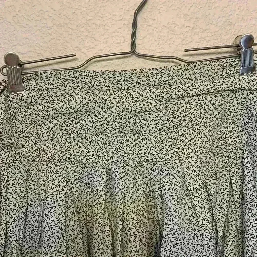 White black palm leaf skirt sz L casual flowy girly feminine preppy school